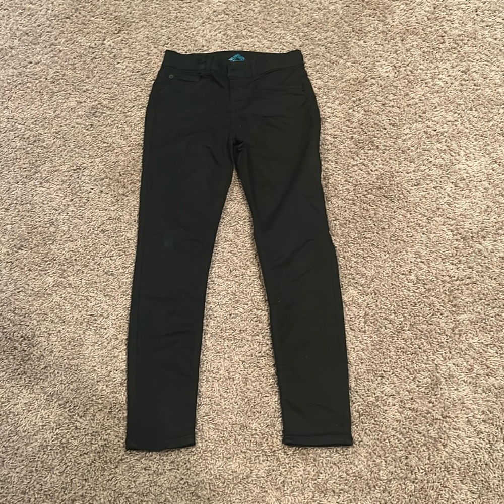 I’m selling one pair one girls leggings size 14 reg